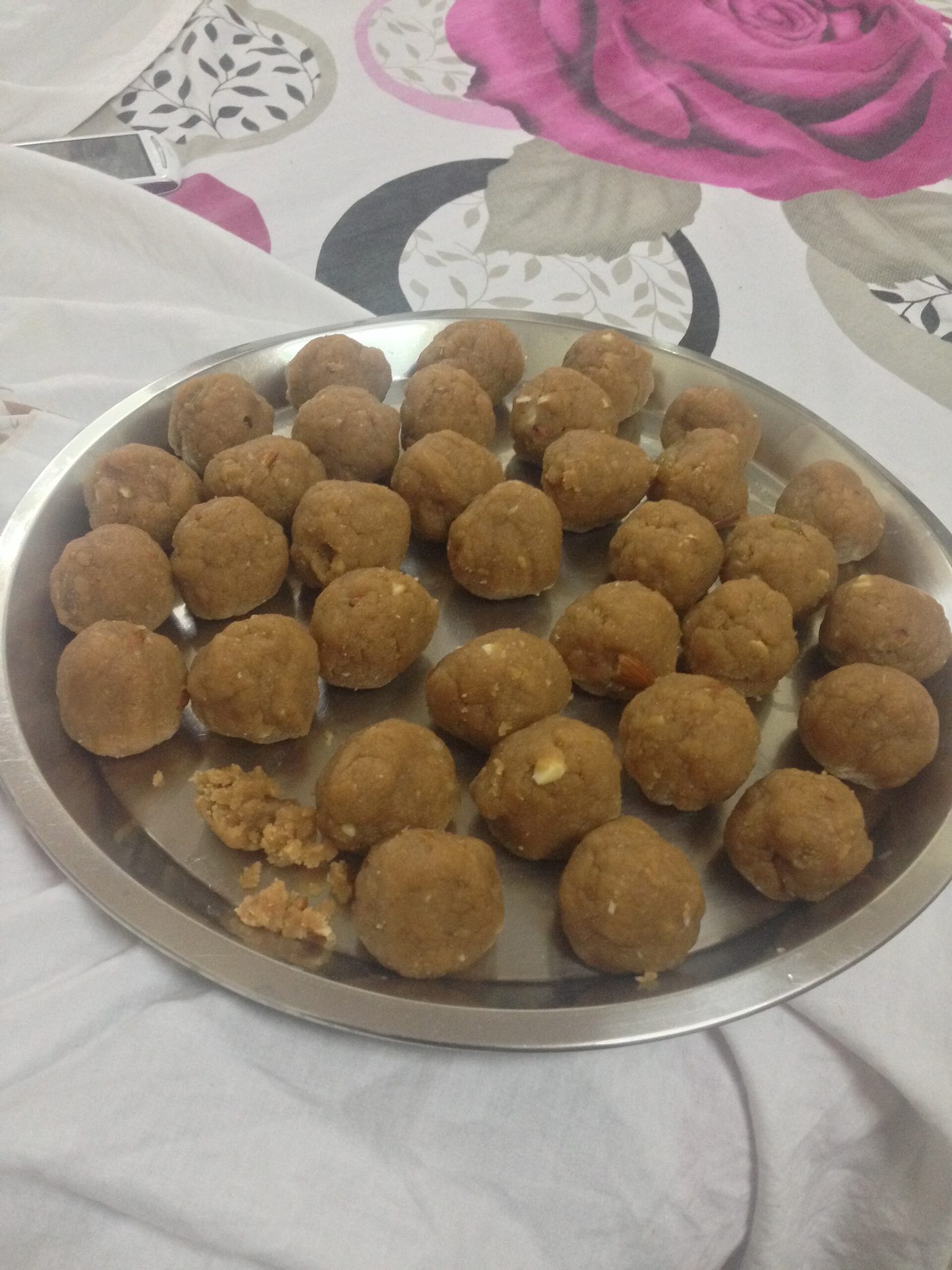 Desi Ghee Gond Pinni (500 g)