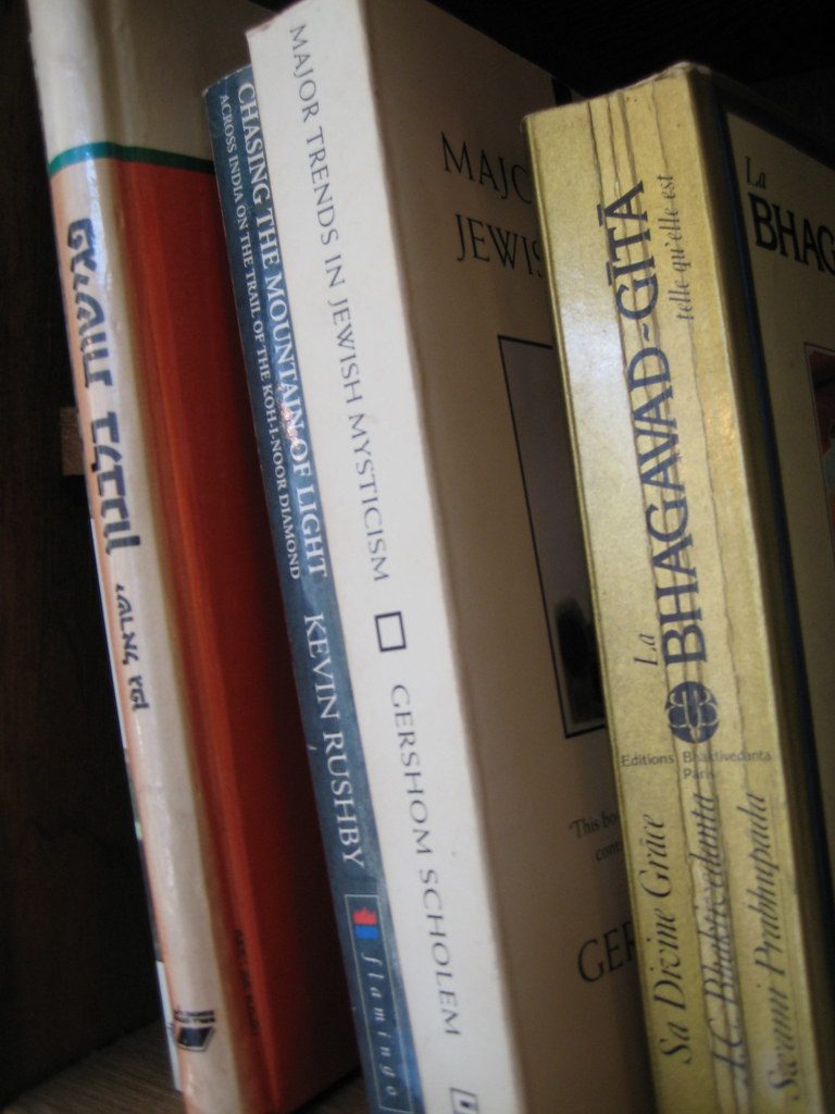 Illustrated Bhagavad Gita — Bilingual Gita Saar Edition